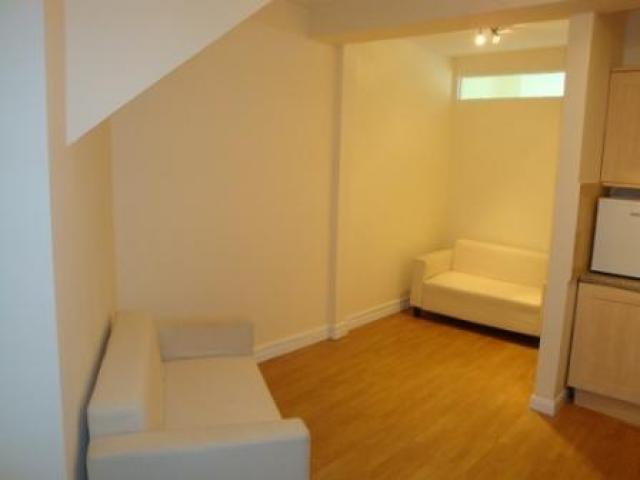			2 Bedroom, 1 bath, 1 reception Flat			 North End Road, GOLDERS GREEN